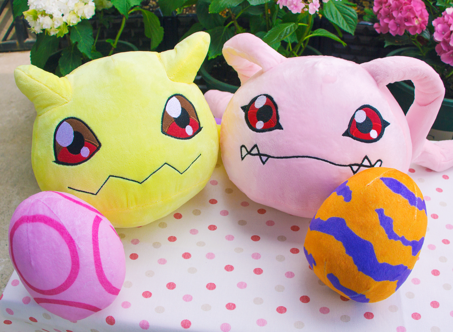 Peluche huevo Digimon